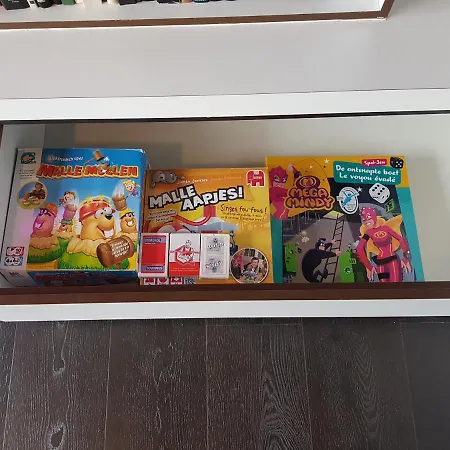 Modern Met Frontaal Zeezicht En Prive Parking Кнокке-Хейст