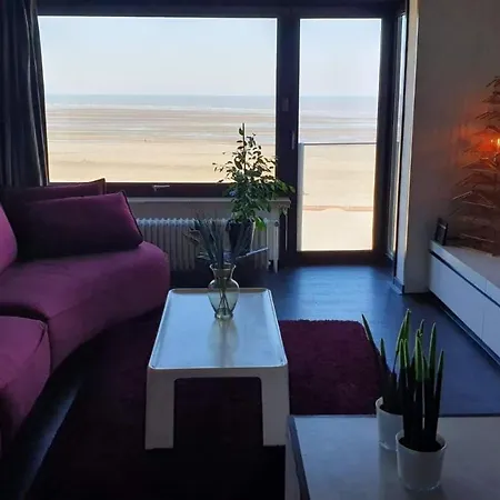 Modern Met Frontaal Zeezicht En Prive Parking Knokke-Heist