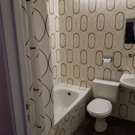 Modern Met Frontaal Zeezicht En Prive Parking