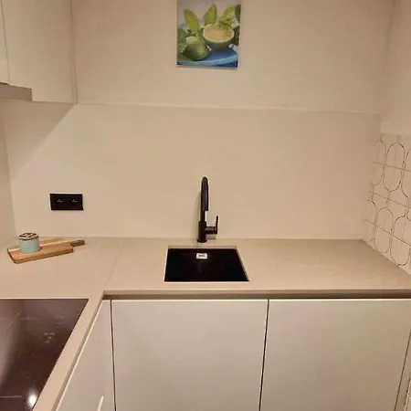 Modern Met Frontaal Zeezicht En Prive Parking