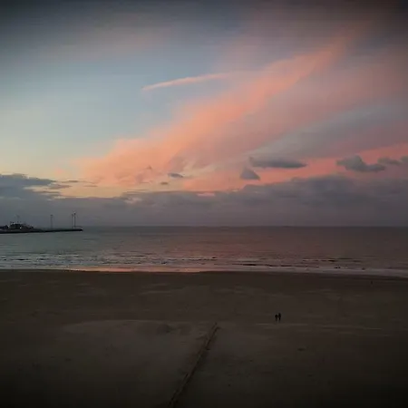 Modern Met Frontaal Zeezicht En Prive Parking Апартаменты Кнокке-Хейст