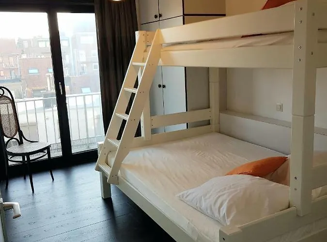 Modern Met Frontaal Zeezicht En Prive Parking クノック・ヘイスト