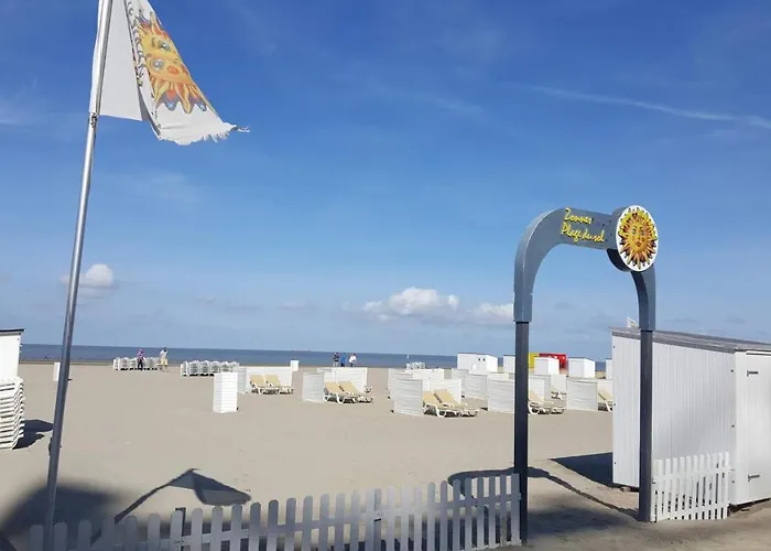 Modern Met Frontaal Zeezicht En Prive Parking クノック・ヘイスト